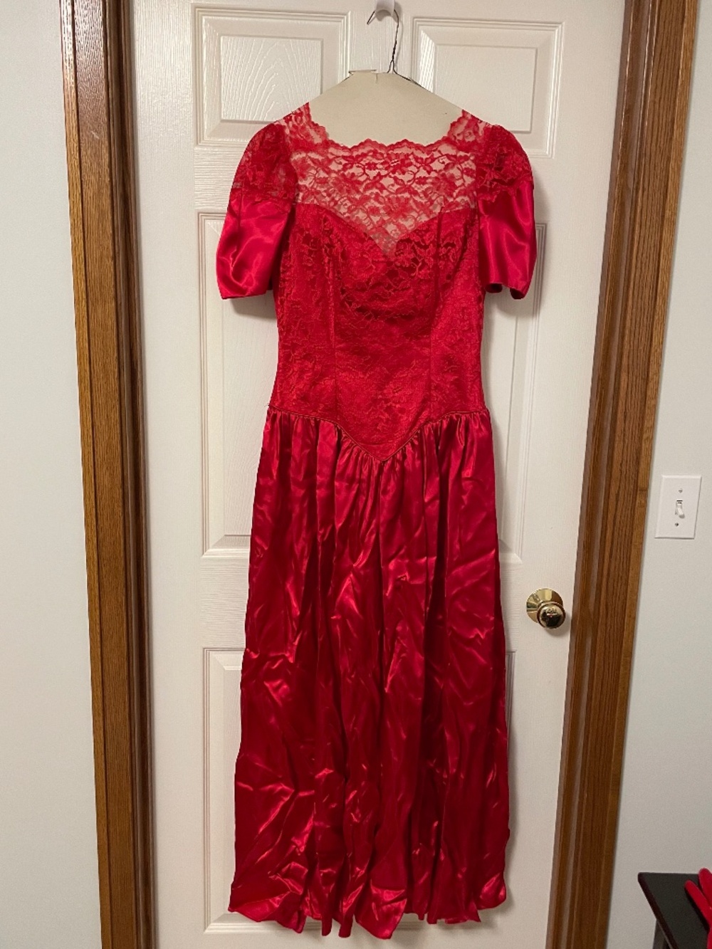 Women's Red Satin Lace Formal Gown Sweetheart Puff Sleeve Lined, S-M Vintage